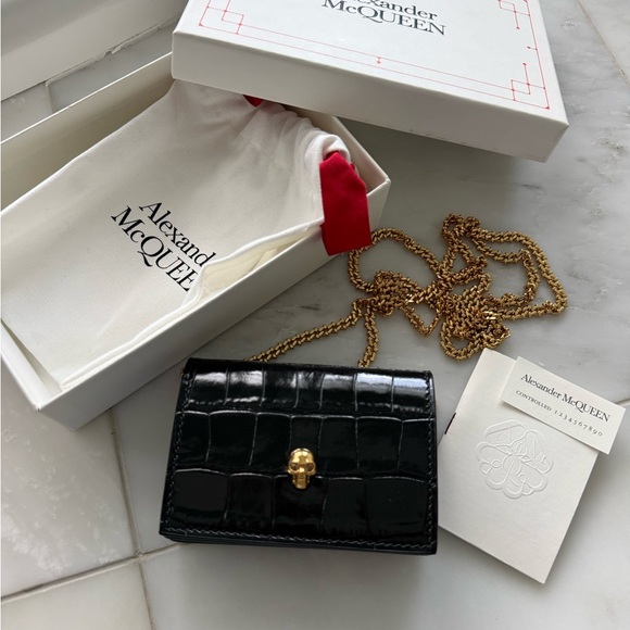 NEW Alexander McQueen Black Croc-Embossed Crossbody Cardholder on chain - Picture 2 of 16